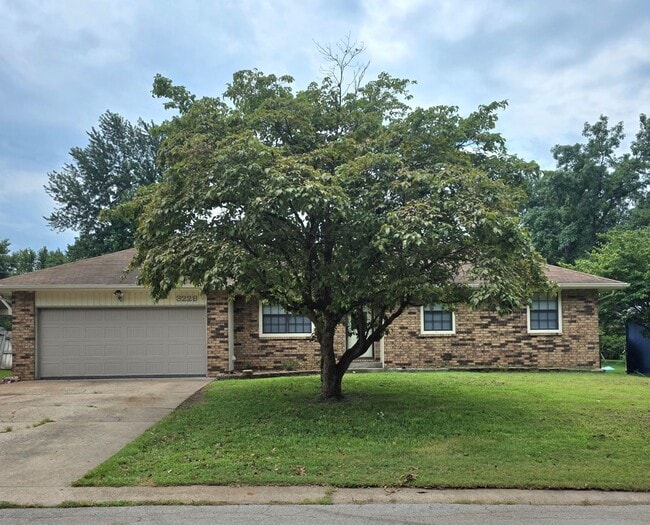 Building Photo - 3228 W Village Ln