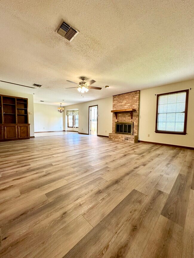 Photo - 102 Cindy Dr