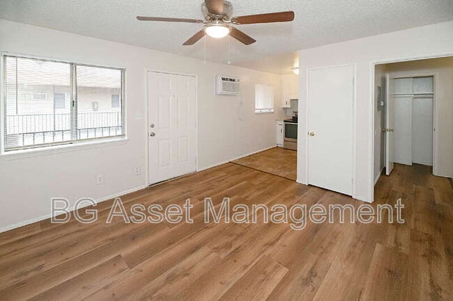 Building Photo - 1928 Ethan Way Unit 24