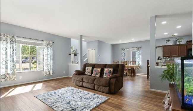 Photo - Large 4 bedroom home-Pet friendly! Just re...