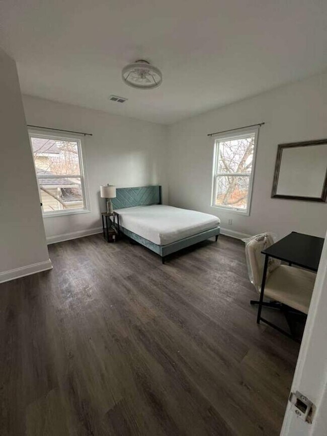 Photo - 2827 E 5th Ave
