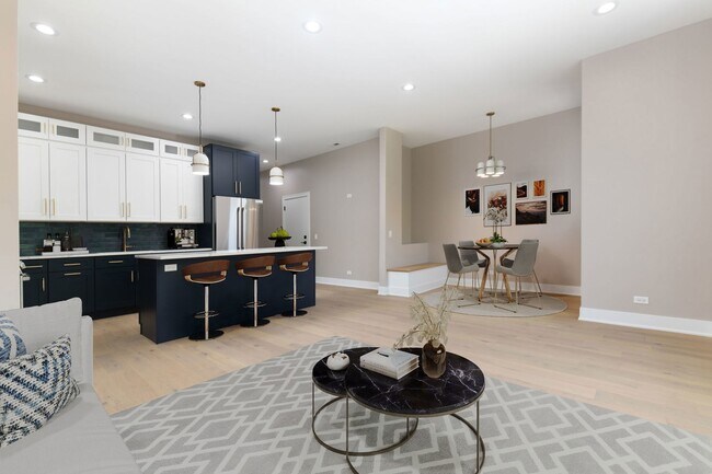 Photo - 1627 W Warren Blvd Unit 2