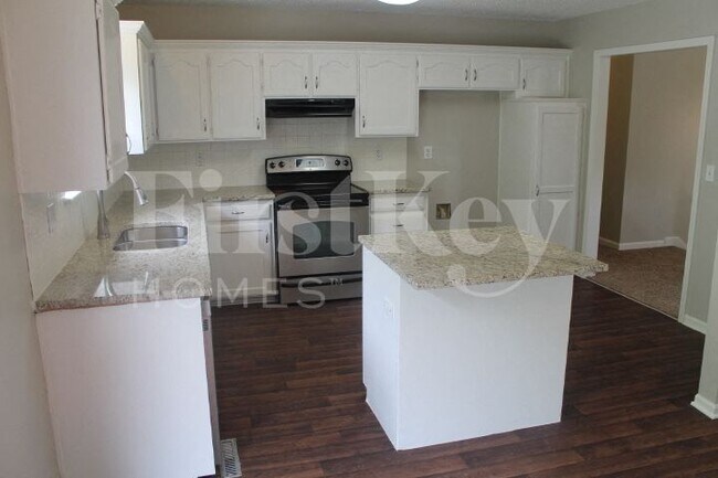 Photo - 619 N Crest Dr