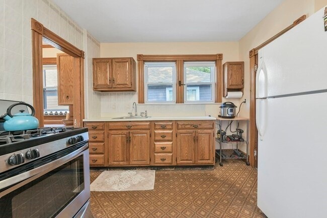 Building Photo - 36 Thingvalla Ave Unit #