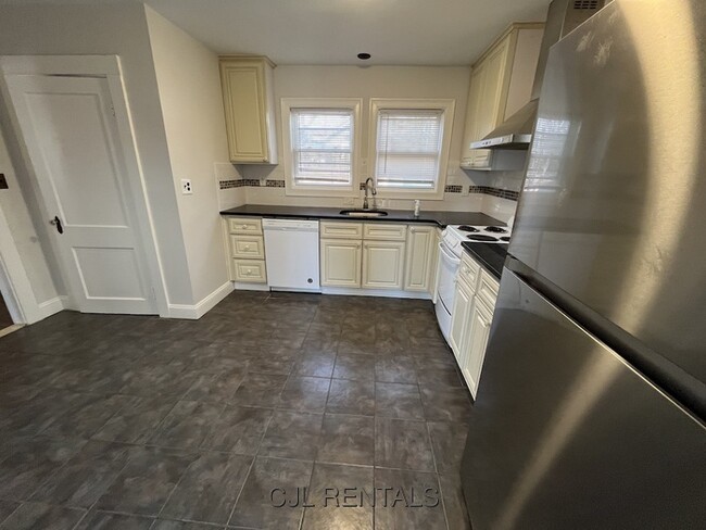 Photo - 30 Stearns Rd