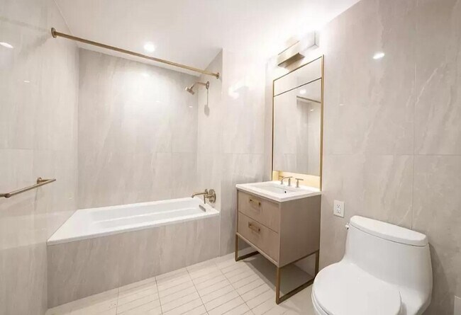 Photo - 3 Ct Square W Unidad 6005 Rental