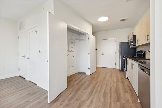 Photo - 49s Day St. - 419