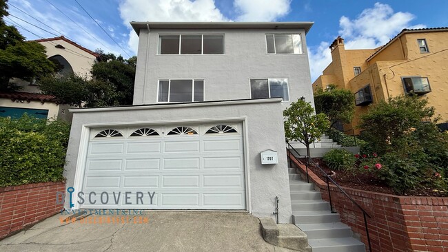 Building Photo - 4 Bedroom Mid-Century Oakmore Home With Views of Bay