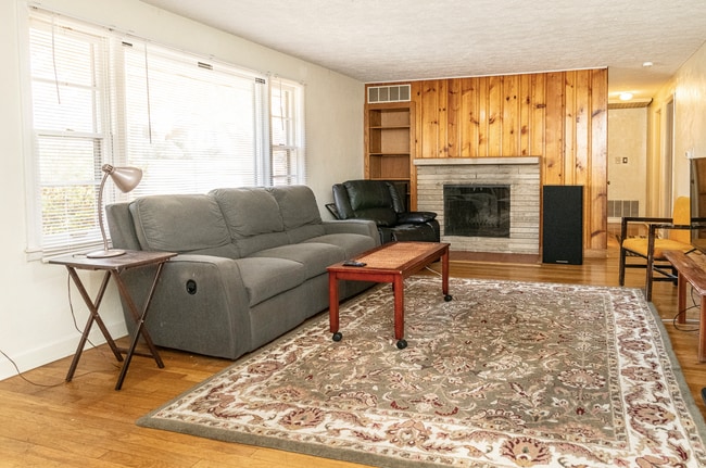 Photo - 314 S Arbutus Dr