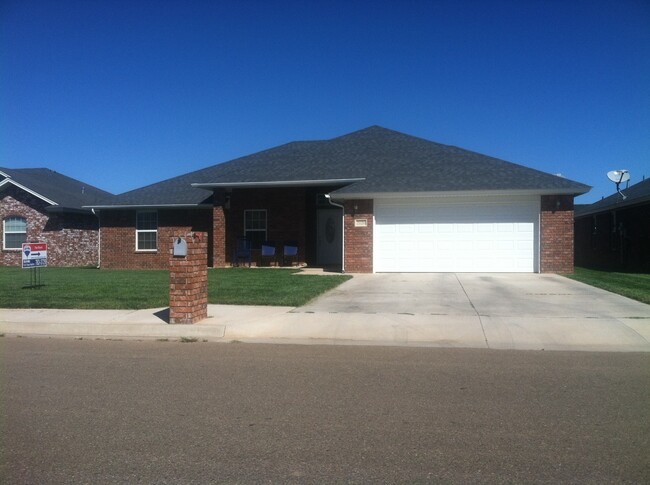 BRICK HOME IN NORTHEAST CLOVIS NEAR MESA S... - BRICK HOME IN NORTHEAST CLOVIS NEAR MESA S...