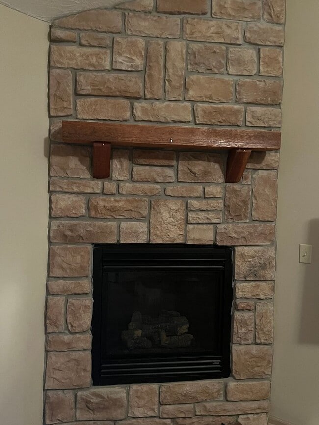 Photo - 2 bedroom/2 bath townhouse with 2 car garage