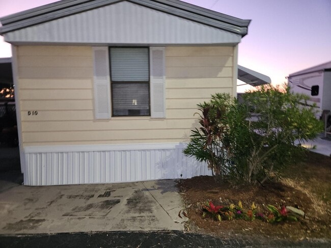 Photo - 2121 New Tampa Hwy