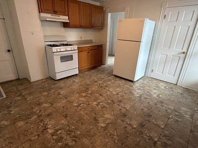 Photo - 184 Hoffman St