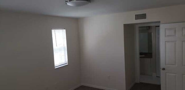 Photo - Elegant 2bedrooms 2 bathrooms Unit 308