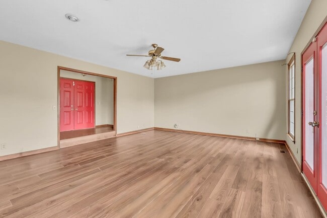 Photo - 532 Brentwood Cir
