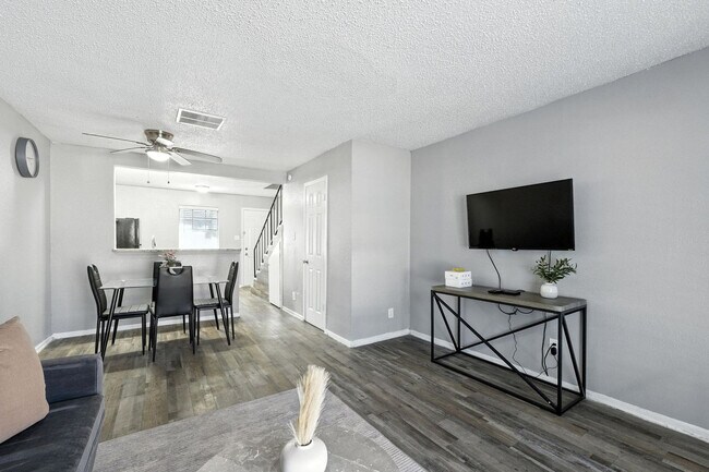 Photo - 600 W Pioneer Pkwy Unidad SI FL2-ID1613021P