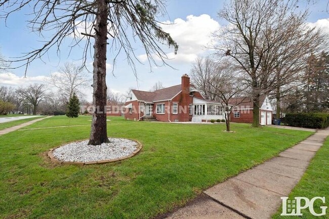 Photo - 391 Perry Dr