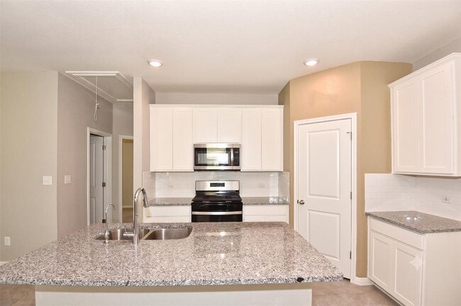 Photo - 241 Serpens St