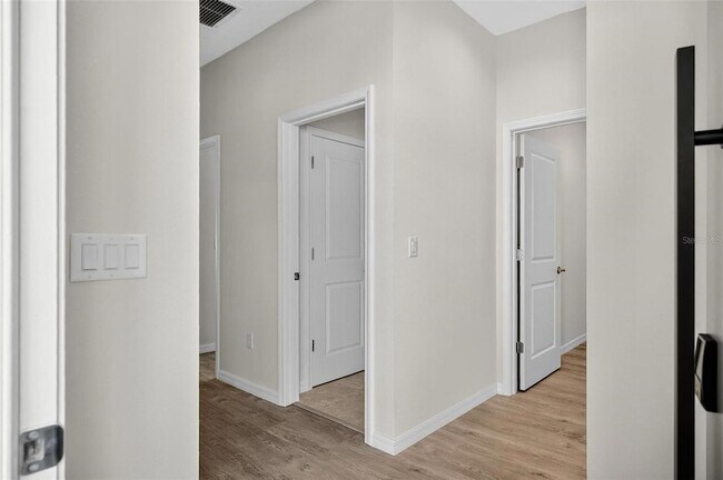 Photo - 8 Squire Ct House