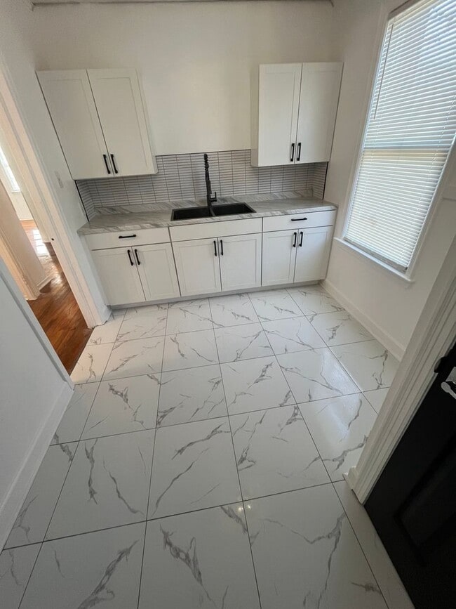 Photo - Spacious 2 bedroom 1 bath home for lease