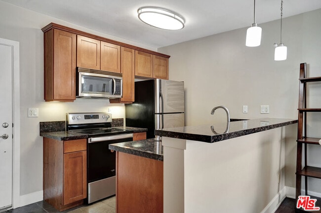 Photo - 10982 Roebling Ave Unidad 326