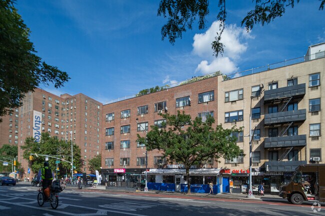 400 E 14th St New York, NY 10009-3462 - Crossings Condominium