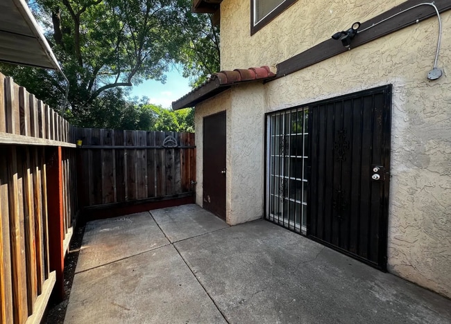 Photo - 7759 Murray Ave