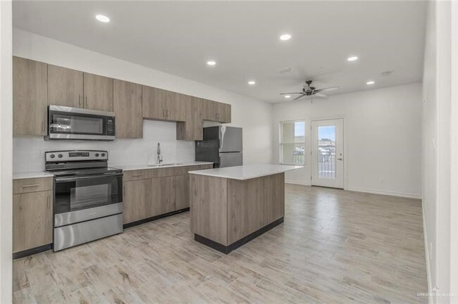 Photo - 900 E Redbud Ave Unidad 16B8