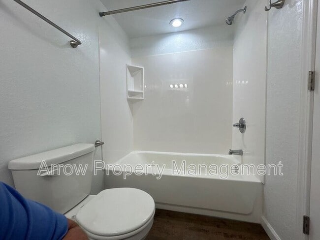 Photo - 1121 N College Dr
