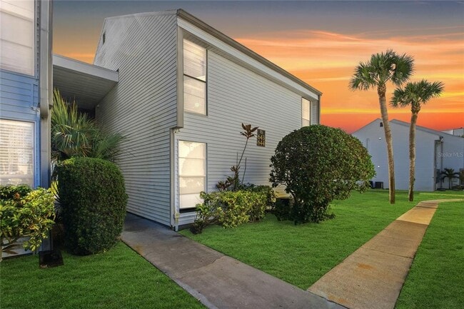 Building Photo - 643 Haven Pl Unit 643