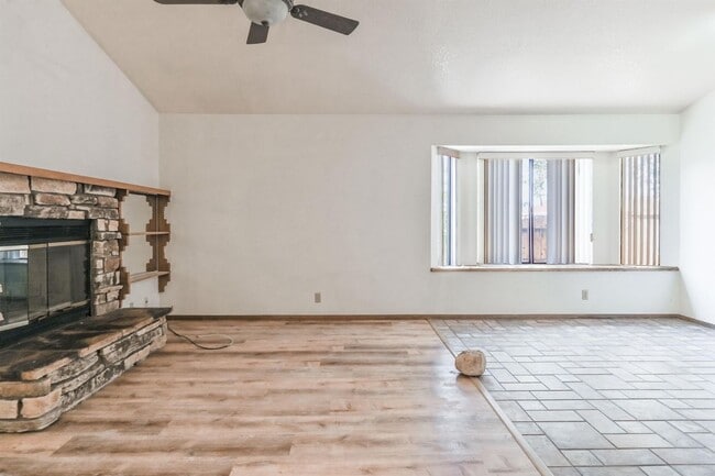 Photo - Great Ridgecrest 4 Bedroom Home
