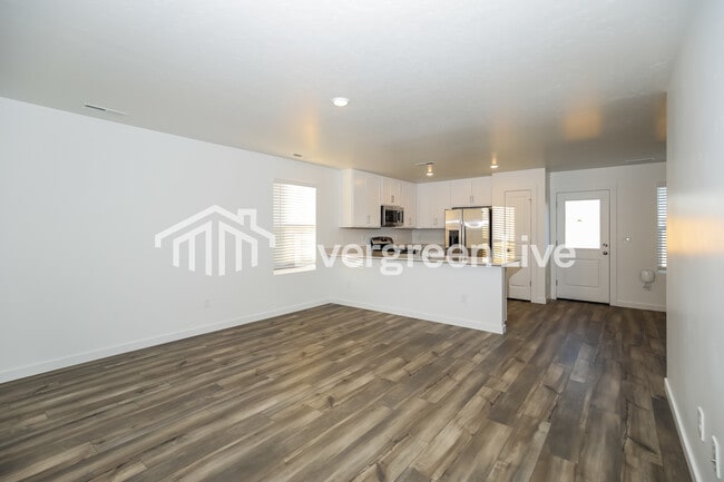 Photo - 323 Lightning Ave