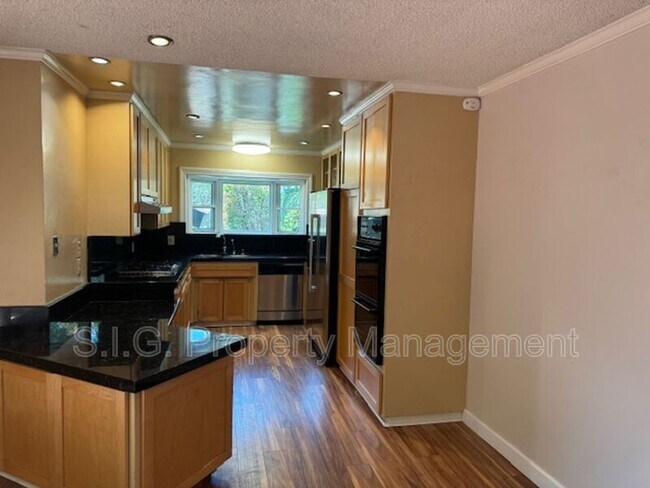 Photo - 2279 Saranne St