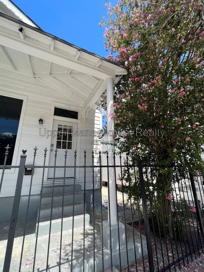 Building Photo - 1130 Adams St Unit 1128