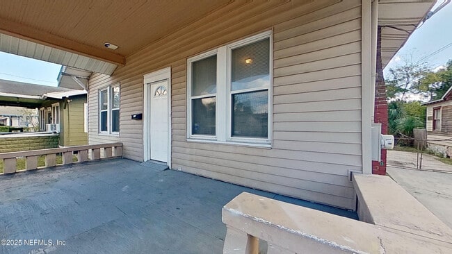 Photo - 54 W 27th St