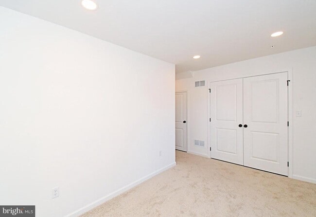 Photo - 114 Kuechler Ct