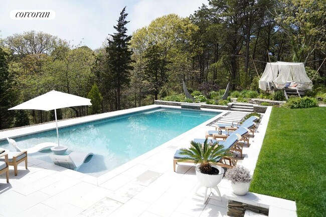 Photo - 565 Montauk Hwy