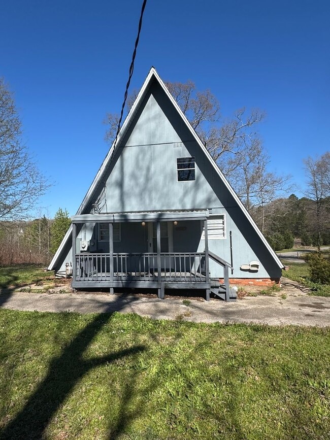 Building Photo - 3938 Cloverdale Rd Unit A