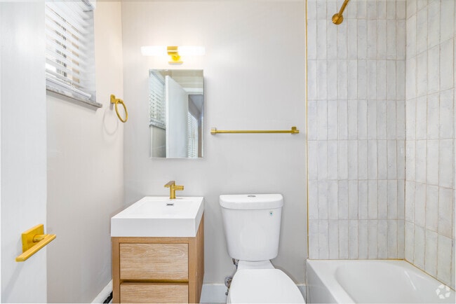 STUDIO, 1BA - 370SF - Primary Bathroom