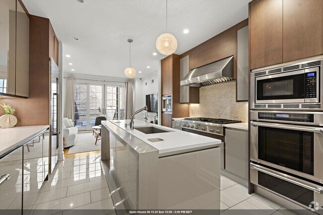 Building Photo - 526 Hudson St Rental