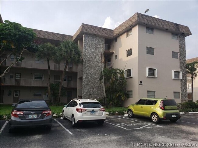 Building Photo - 8141 SW 24th Ct Unit Apt 107