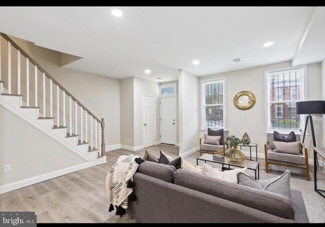 Photo - 720 Edgewood St