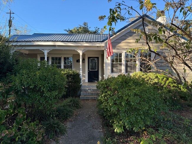 Building Photo - 0011 Unit 0011