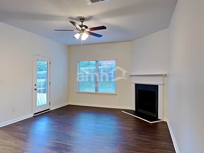 Photo - 977 Grenier Terrace NE