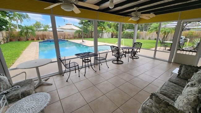 Photo - 225 E Ilex Dr