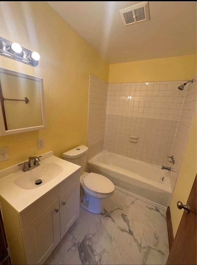 Photo - 1027-1029 Elwood st Unit 1029 elwood st