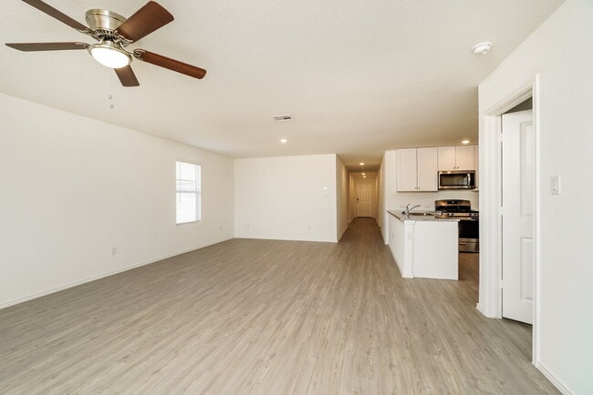 1221 White Willow