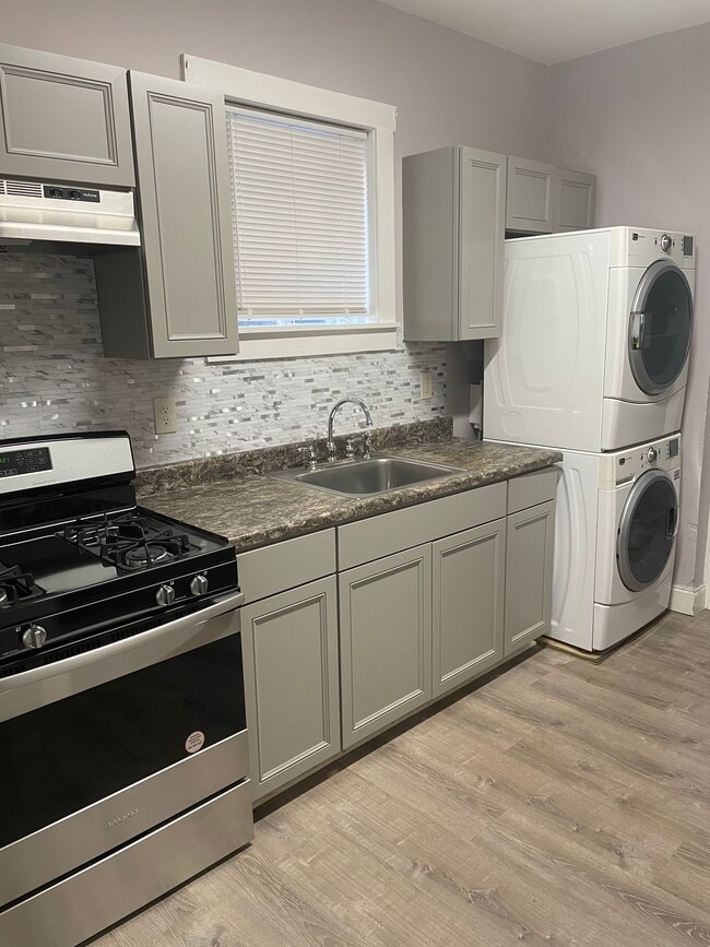 Kitchen - 1 - 38 W Lafayette St