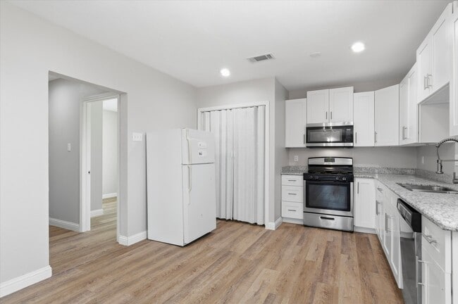 Photo - 8902 Courtney Dr