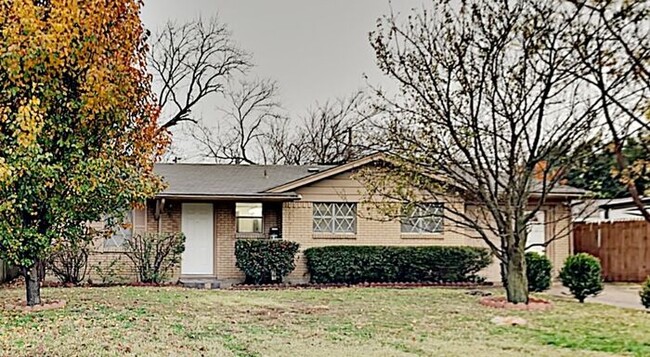 Building Photo - No Application Fees* $250 off 1st Months R... Rental